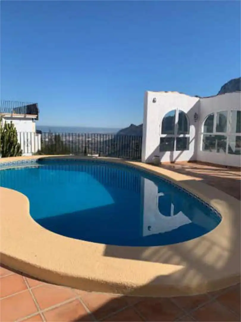 Einfamilien-Reihenhaus zum Verkauf in Devessa - Monte Pego Schwimmbecken von Einfamilien-Reihenhaus zum Verkauf in Dénia mit Terrasse und Schwimmbad