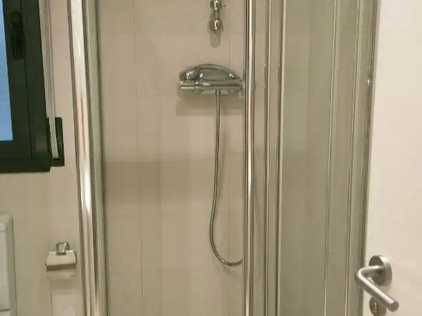 Flat for rent in Plaça D'ocata, 1, El Masnou Bathroom of Flat for rent in El Masnou with Air Conditioner and Swimming Pool