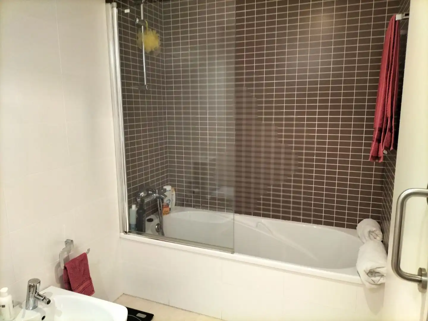 Flat for rent in Plaça D'ocata, 1, El Masnou Bathroom of Flat for rent in El Masnou with Air Conditioner and Swimming Pool