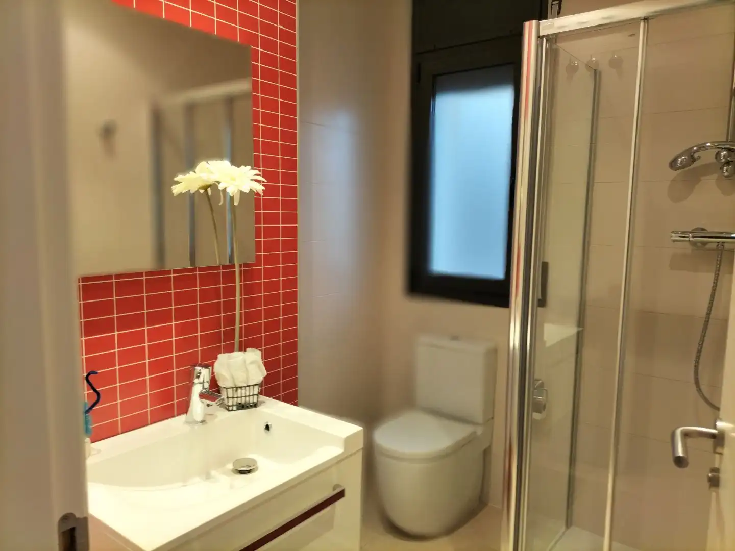 Flat for rent in Plaça D'ocata, 1, El Masnou Bathroom of Flat for rent in El Masnou with Air Conditioner and Swimming Pool