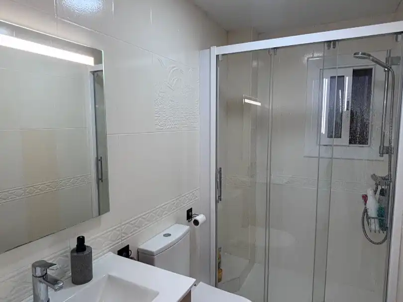 Wohnung zum Verkauf in Carrer de Sant Bonaventura, 4, La Llagosta Badezimmer von Wohnung zum Verkauf in La Llagosta mit Klimaanlage, Heizung und Parkett