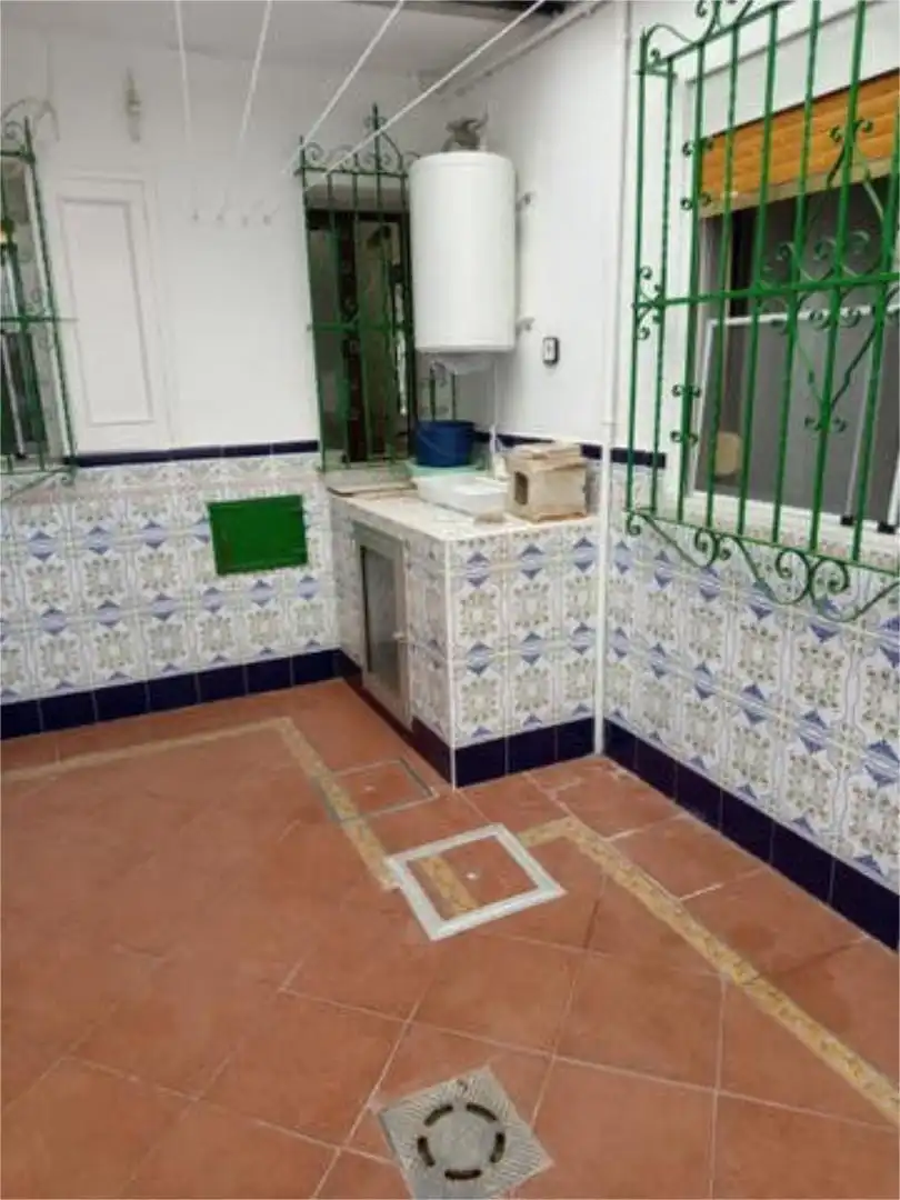 Flat for rent in Carmona Bathroom of Flat for rent in Carmona with Terrace and Storage room