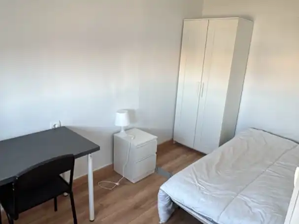 Flat for rent in Avenida Juan XXIII, 6, La Princesa Bedroom of Flat for rent in Málaga with Air Conditioner and Furnished