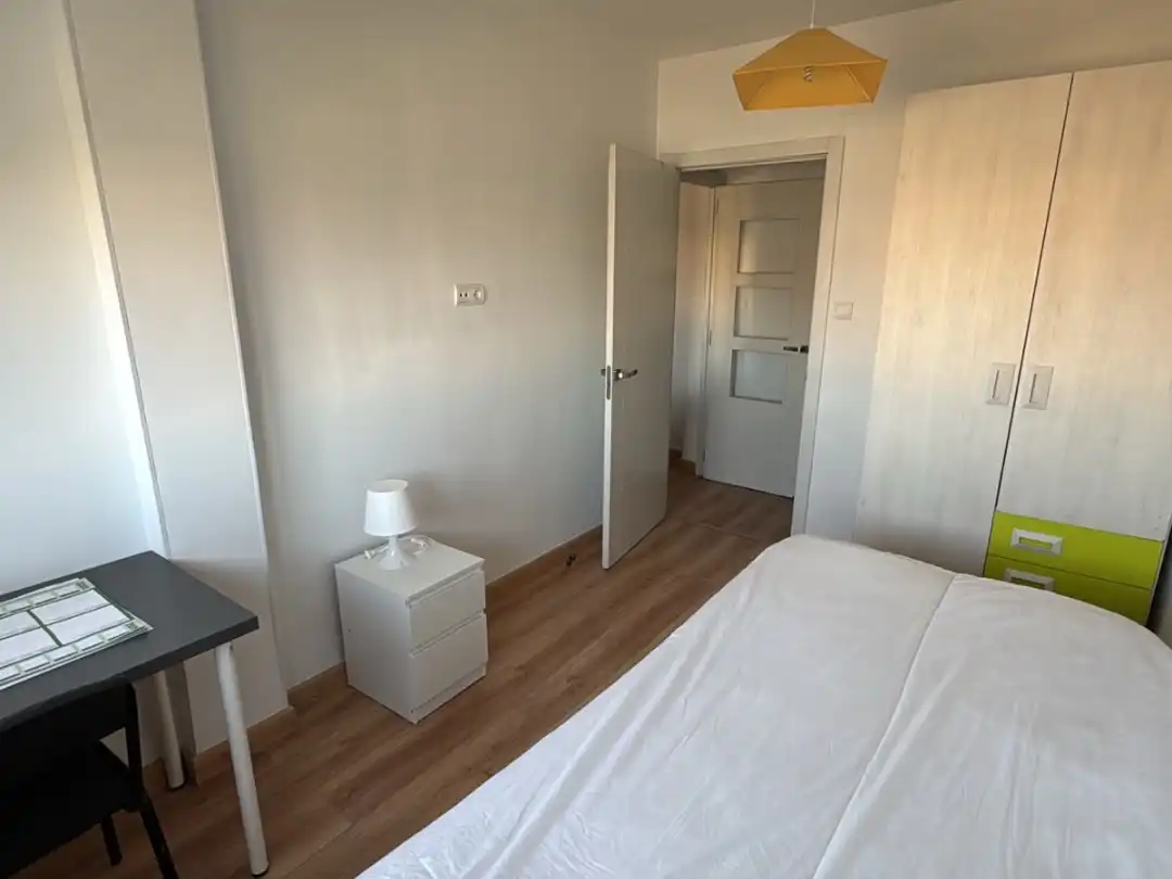 Flat for rent in Avenida Juan XXIII, 6, La Princesa Bedroom of Flat for rent in Málaga with Air Conditioner and Furnished
