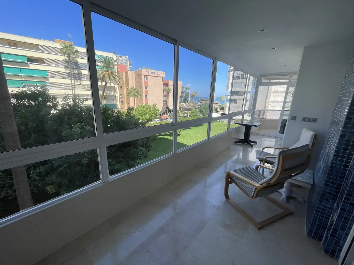 Wohnung zur Miete in Calle del Trópico, 3, La Carihuela - Los Nidos Außenansicht von Wohnung zur Miete in Torremolinos mit Klimaanlage, Heizung und Privatgarten