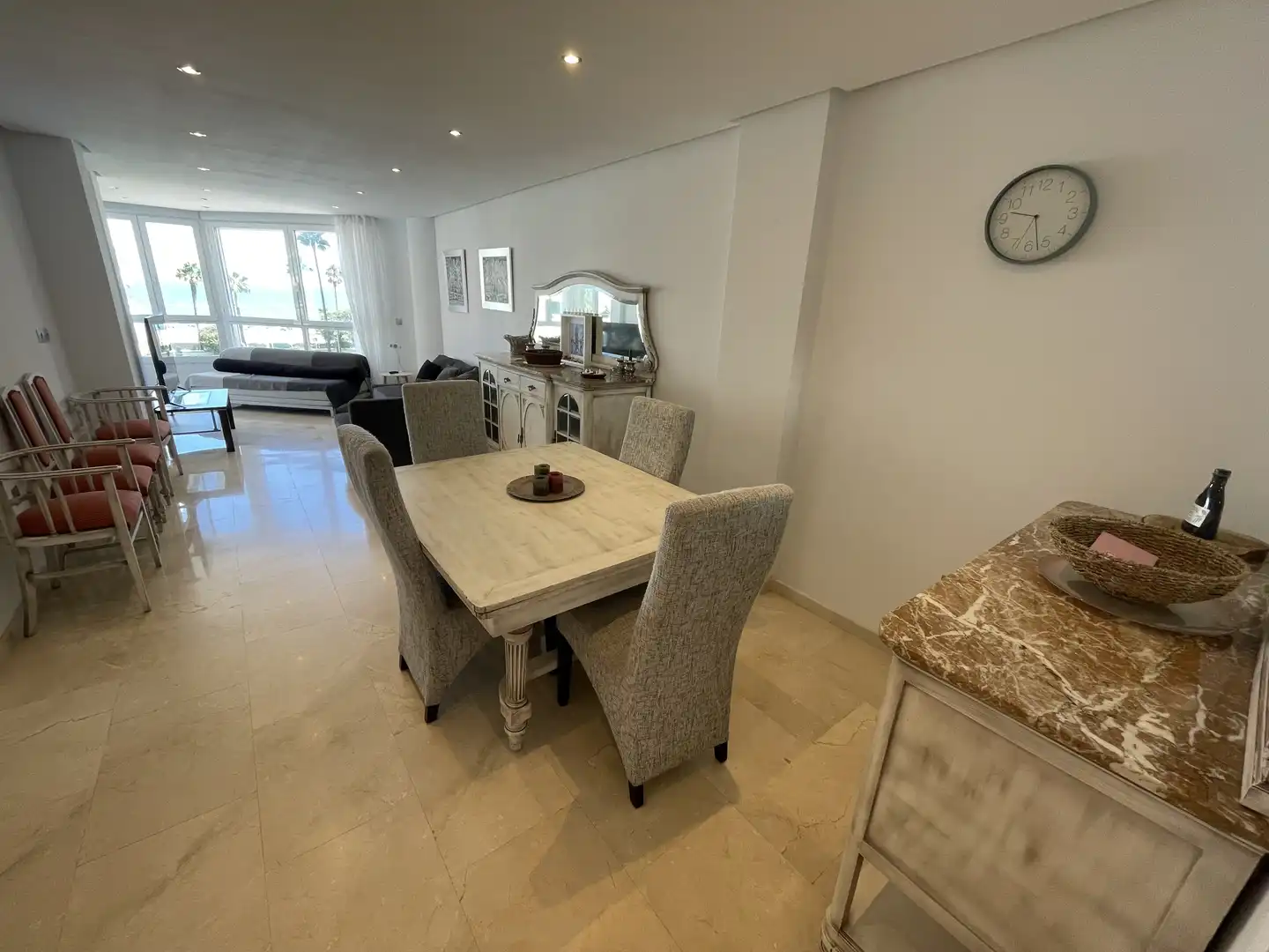 Wohnung zur Miete in Calle del Trópico, 3, La Carihuela - Los Nidos Esszimmer von Wohnung zur Miete in Torremolinos mit Klimaanlage, Heizung und Privatgarten
