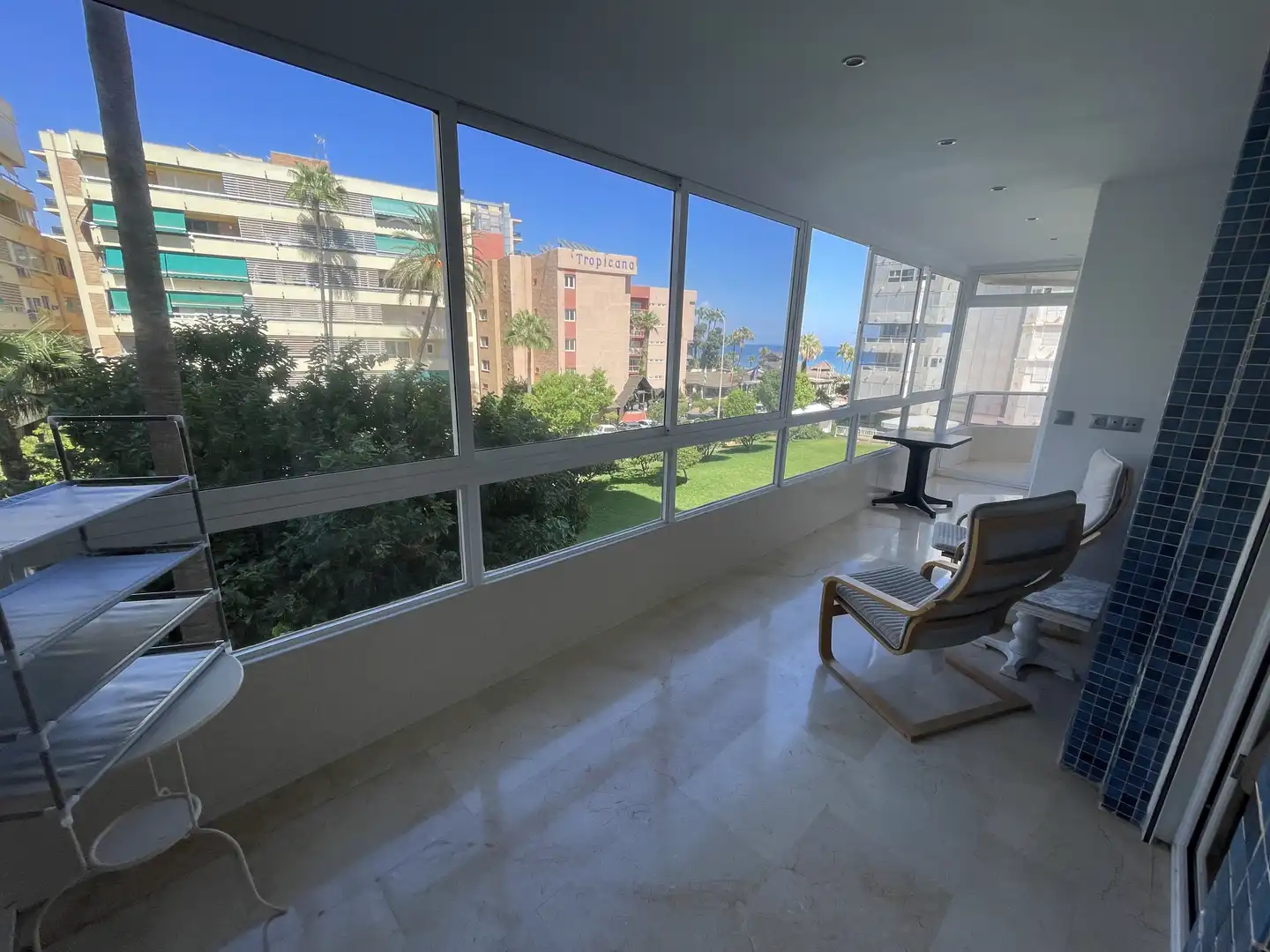 Wohnung zur Miete in Calle del Trópico, 3, La Carihuela - Los Nidos Außenansicht von Wohnung zur Miete in Torremolinos mit Klimaanlage, Heizung und Privatgarten
