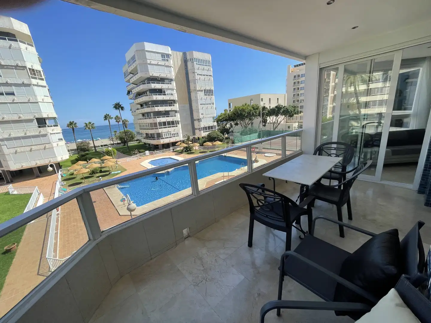 Wohnung zur Miete in Calle del Trópico, 3, La Carihuela - Los Nidos Terrasse von Wohnung zur Miete in Torremolinos mit Klimaanlage, Heizung und Privatgarten