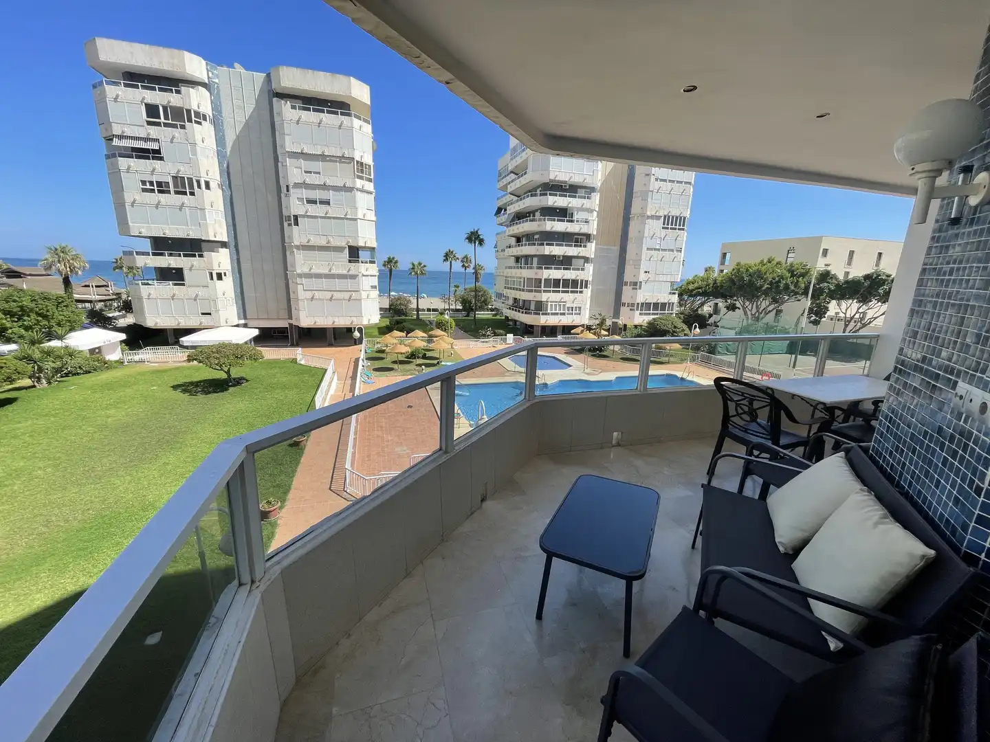 Wohnung zur Miete in Calle del Trópico, 3, La Carihuela - Los Nidos Terrasse von Wohnung zur Miete in Torremolinos mit Klimaanlage, Heizung und Privatgarten