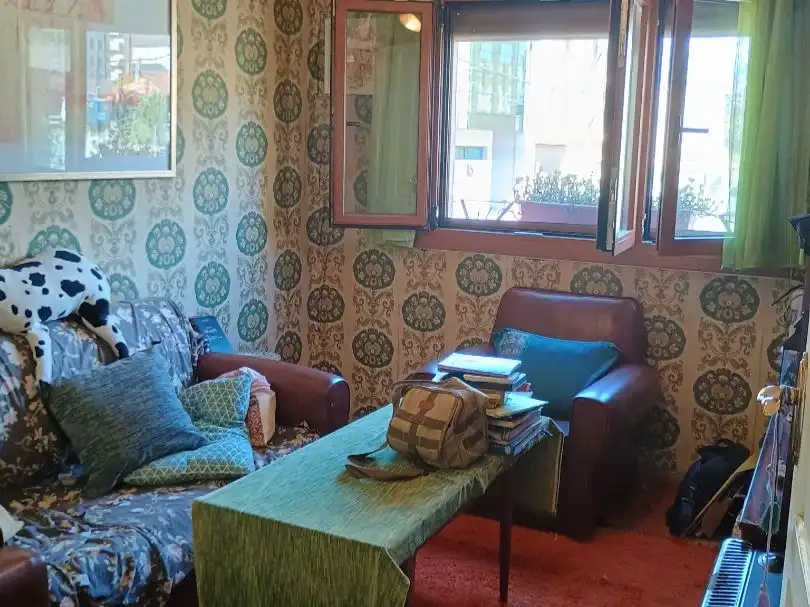Casa adosada en venda a Rúa Caleras, 9, O Barco de Valdeorras Sala d'estar de Casa adosada en venda en O Barco de Valdeorras amb Terrassa, Traster i Balcó