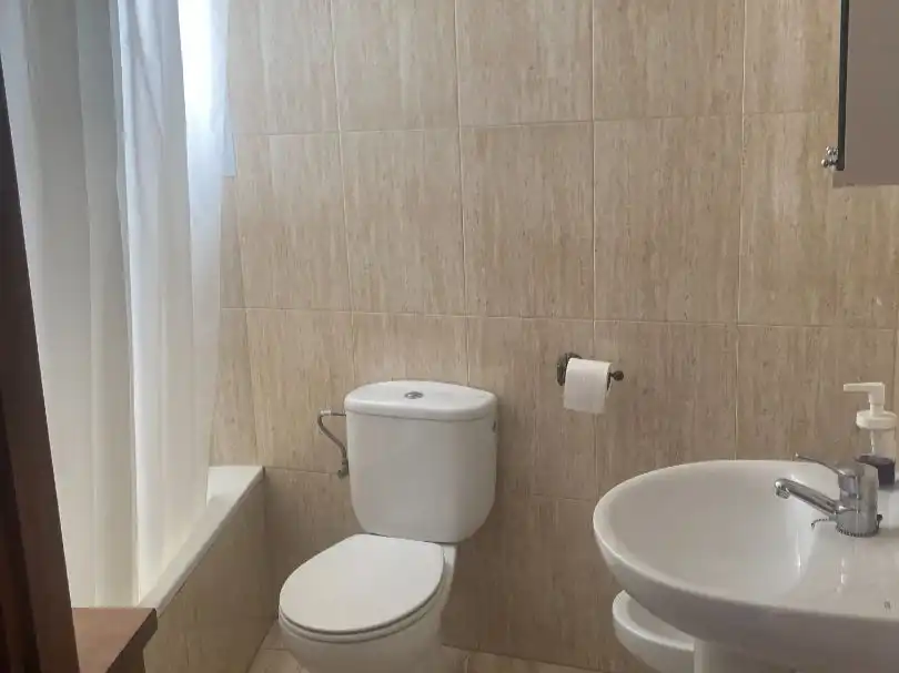 Flat for rent in Paseo de la Victoria, 1, Zona Centro Bathroom of Flat for rent in Córdoba with Air Conditioner, Heating and Furnished