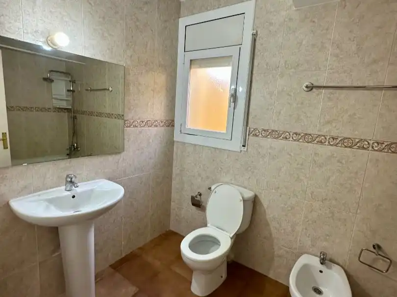 Wohnung zum Verkauf in Carrer Pirineus, 45, Maçanet de la Selva pueblo Badezimmer von Wohnung zum Verkauf in Maçanet de la Selva mit Terrasse und Balkon