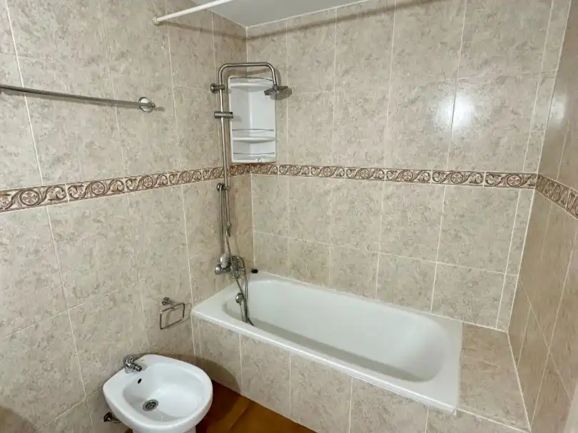 Wohnung zum Verkauf in Carrer Pirineus, 45, Maçanet de la Selva pueblo Badezimmer von Wohnung zum Verkauf in Maçanet de la Selva mit Terrasse und Balkon