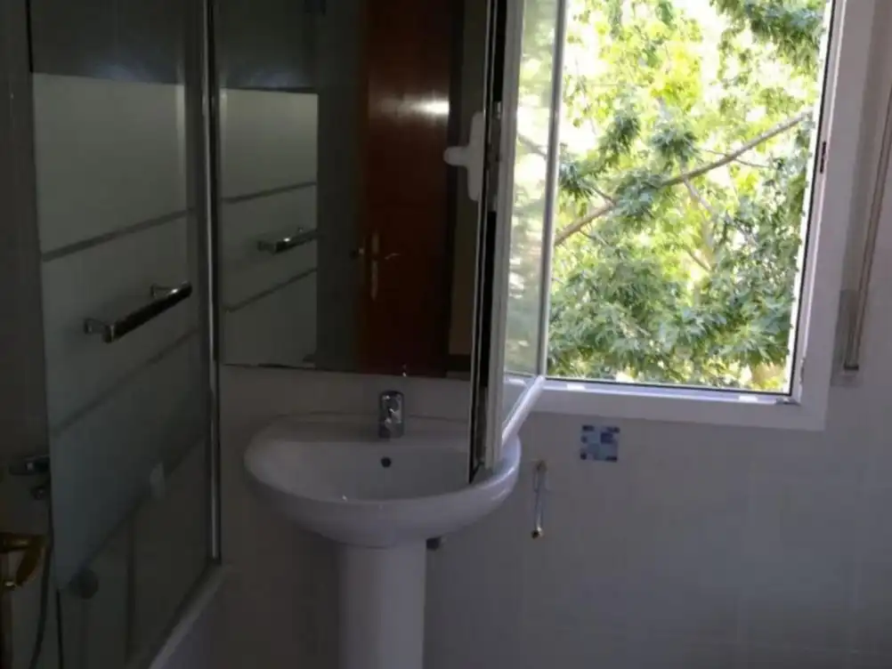 Flat for rent in Jose Domingo de Olarte Kalea, 10, Sansomendi Bathroom of Flat for rent in Vitoria - Gasteiz with Heating, Parquet flooring and Terrace