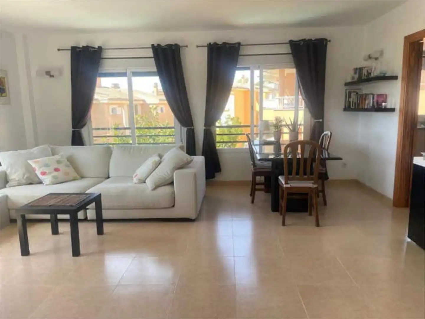 Piso de alquiler en Can Picafort Sala de estar de Piso de alquiler en Santa Margalida con Terraza y Amueblado