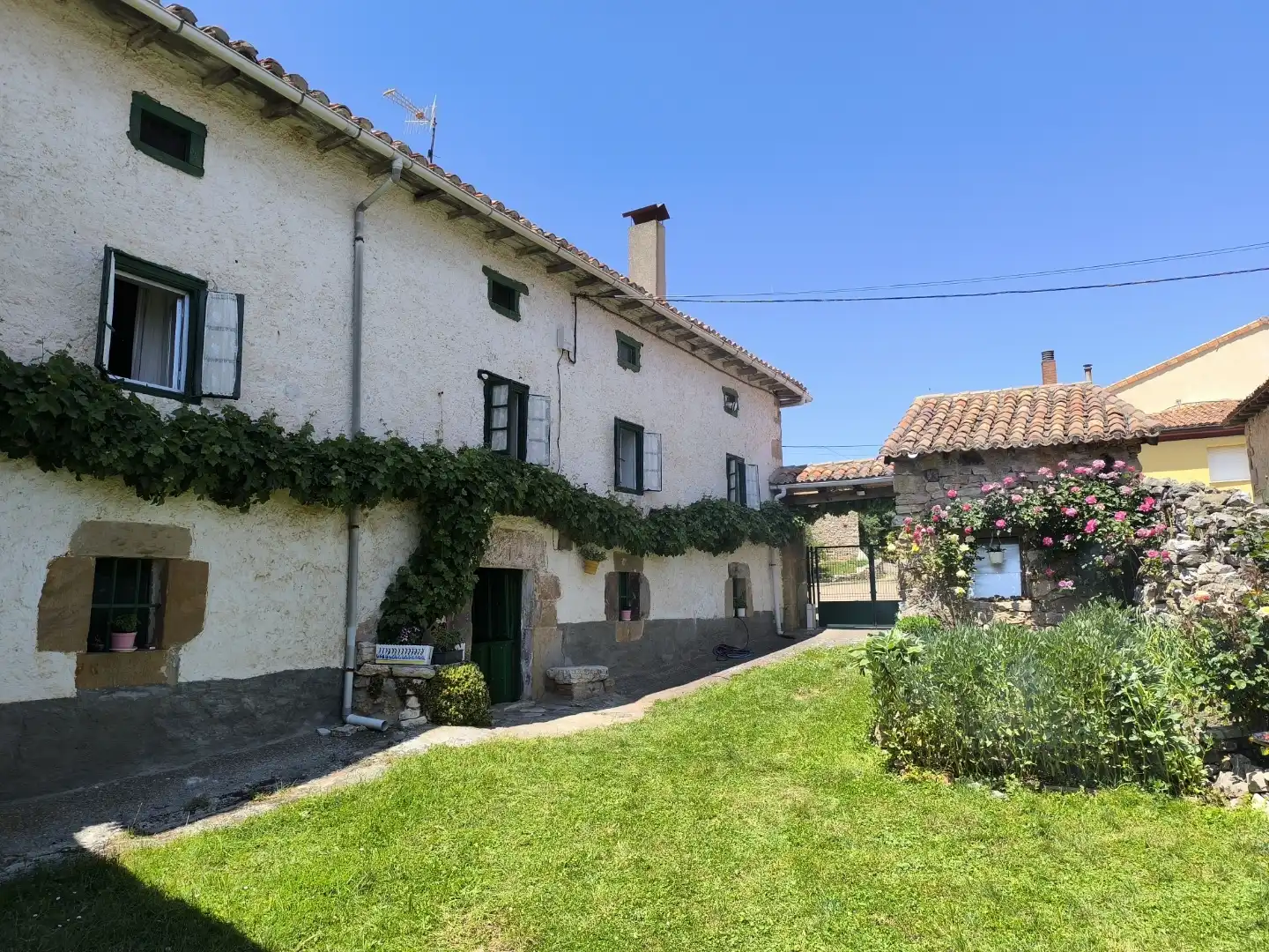 Casa o xalet en venda a Lugar Valoria de Aguilar, 33, Aguilar de Campoo Vista exterior de Casa o xalet en venda en Aguilar de Campoo amb Terrassa i Balcó