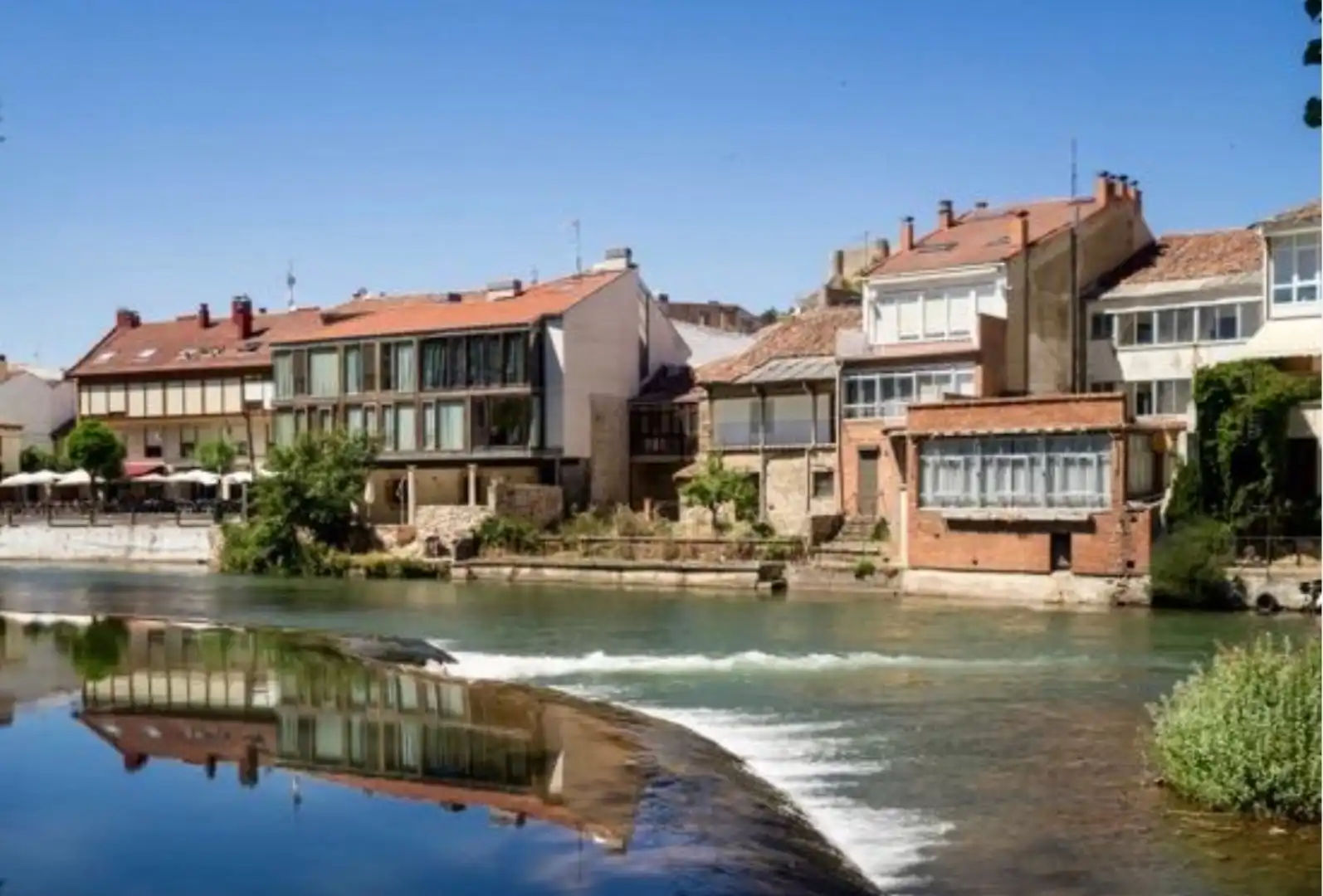 Casa o xalet en venda a Lugar Valoria de Aguilar, 33, Aguilar de Campoo Vista exterior de Casa o xalet en venda en Aguilar de Campoo amb Terrassa i Balcó