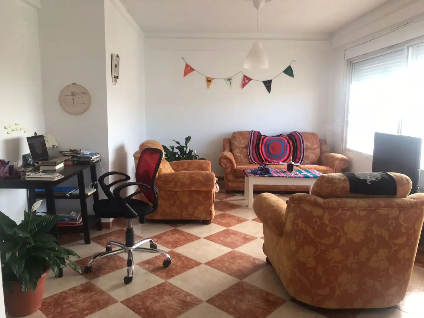 Pis de lloguer a Barriada la Palmilla, 1, El Torrejón - El Cerezo Sala d'estar de Pis de lloguer en Sevilla amb Aire condicionat, Calefacció i Moblat