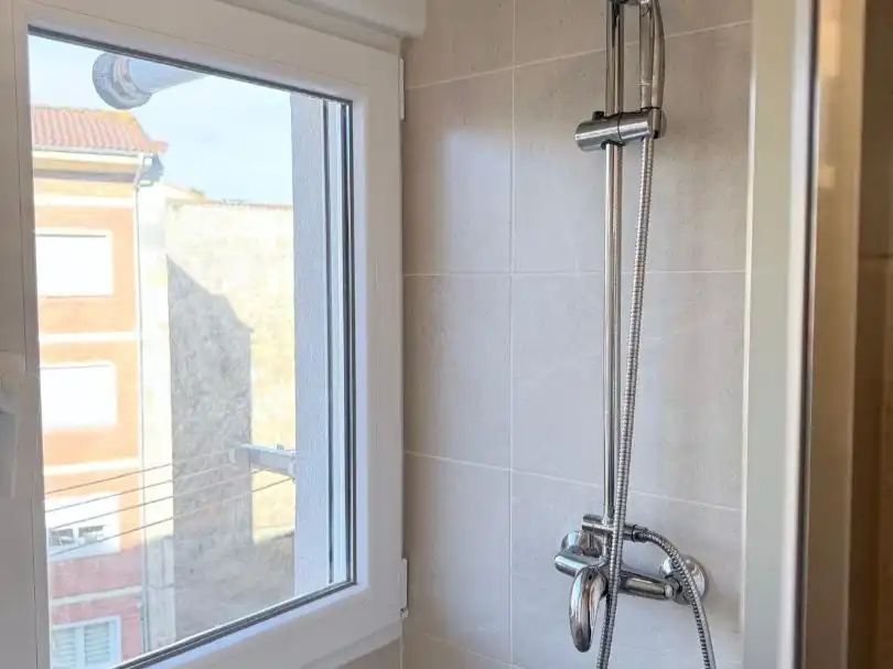 Flat for sale in Calle de la Amistad, Versalles Bathroom of Flat for sale in Avilés with Heating