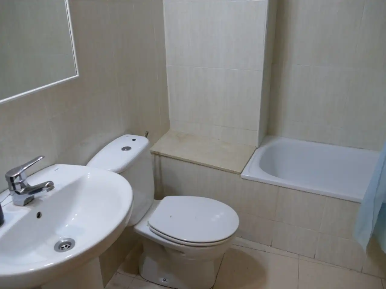 Piso de alquiler en Carrer de Gornals, 18, Centre Baño de Piso de alquiler en Reus con Aire acondicionado, Calefacción y Terraza