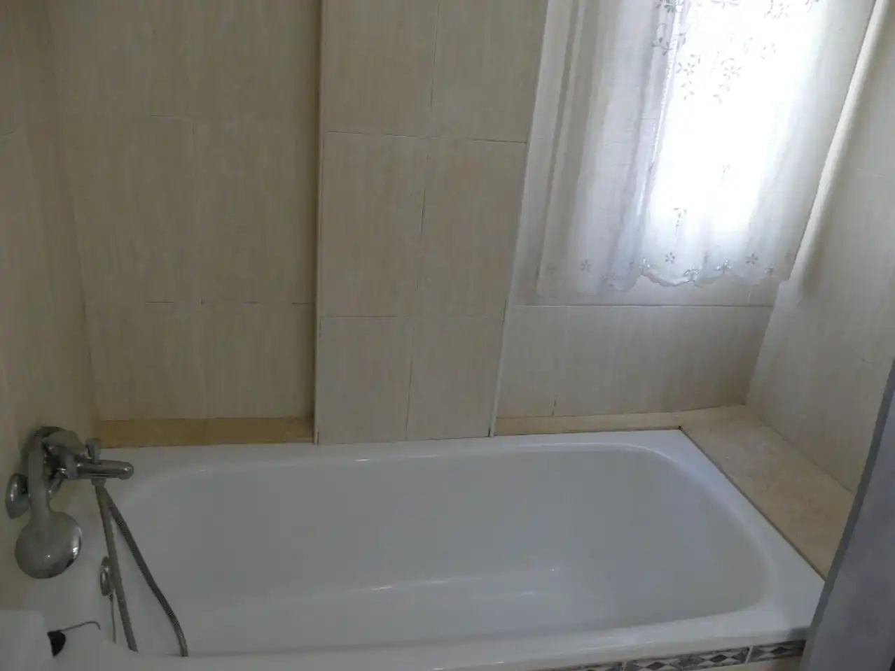 Piso de alquiler en Carrer de Gornals, 18, Centre Baño de Piso de alquiler en Reus con Aire acondicionado, Calefacción y Terraza
