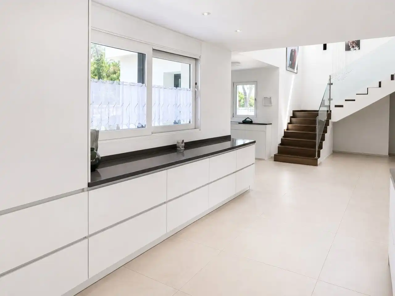 Wohnung zum Verkauf in Calle Santiago de Compostela, 1, Sotogrande Costa Küche von Wohnung zum Verkauf in Sotogrande mit Klimaanlage, Heizung und Privatgarten