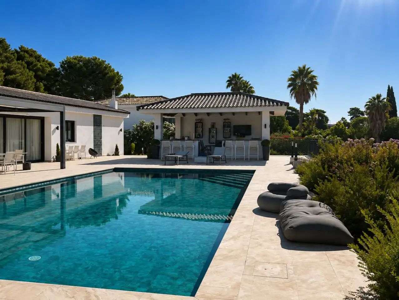 Wohnung zum Verkauf in Calle Santiago de Compostela, 1, Sotogrande Costa Schwimmbecken von Wohnung zum Verkauf in Sotogrande mit Klimaanlage, Heizung und Privatgarten