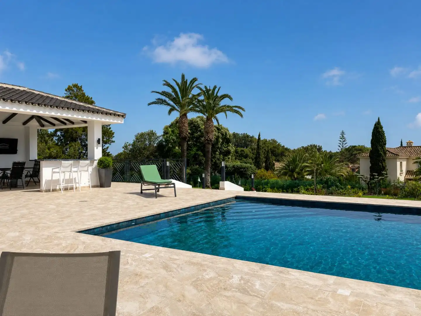 Wohnung zum Verkauf in Calle Santiago de Compostela, 1, Sotogrande Costa Schwimmbecken von Wohnung zum Verkauf in Sotogrande mit Klimaanlage, Heizung und Privatgarten