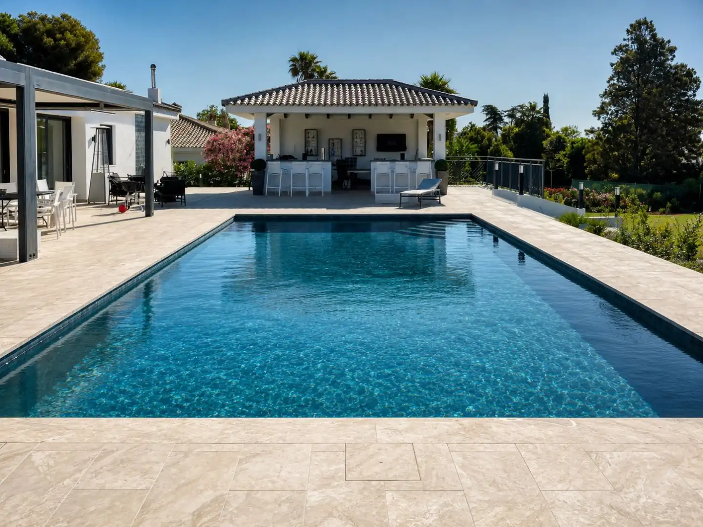 Wohnung zum Verkauf in Calle Santiago de Compostela, 1, Sotogrande Costa Schwimmbecken von Wohnung zum Verkauf in Sotogrande mit Klimaanlage, Heizung und Privatgarten