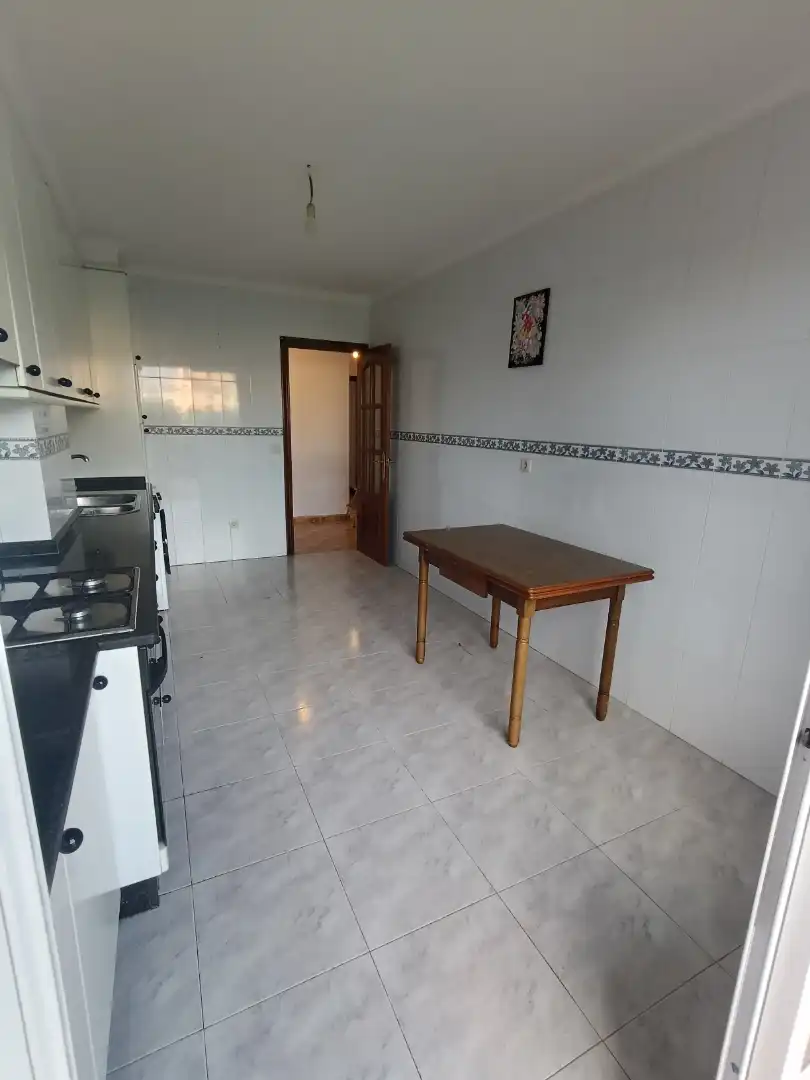 Wohnung zur Miete in Rúa Eduardo Álvarez Carballido, 2, Melide Küche von Wohnung zur Miete in Melide mit Parkett, Möbliert und Balkon