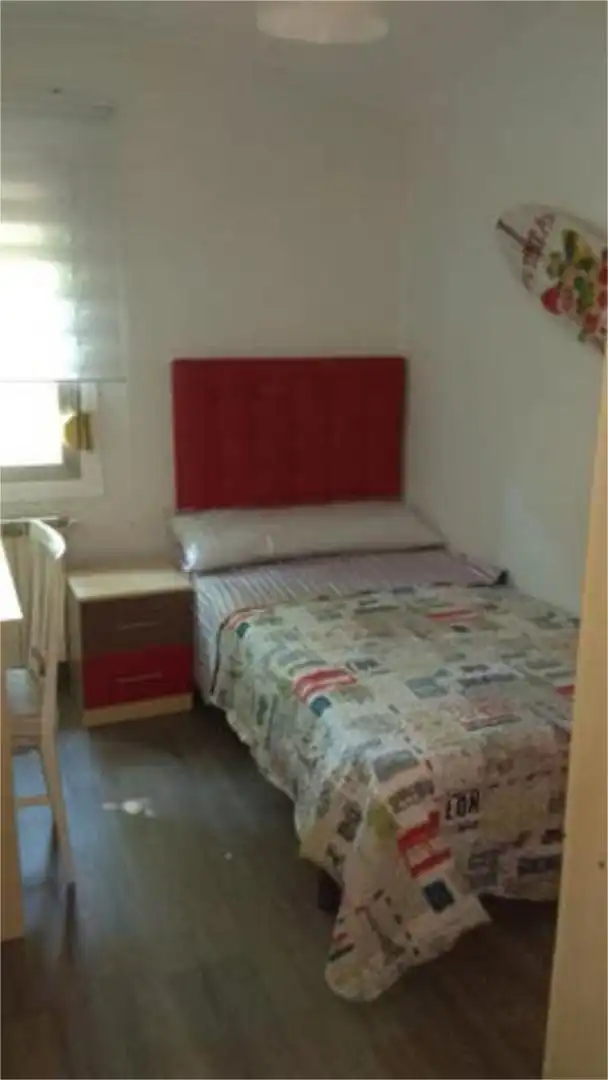 Piso de alquiler en Hospital Habitación de Piso de alquiler en Valladolid con Calefacción y Amueblado