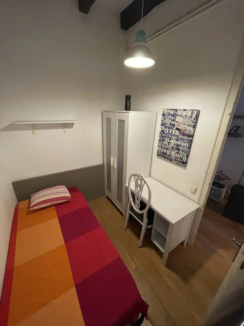 Room in Carrer de Barcelona, 84, Centre