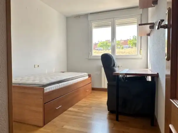 Flat for sale in Calle Jerónimo Münzer, 2, La Platina- Hospital - Campus Bedroom of Flat for sale in Salamanca Capital with Balcony