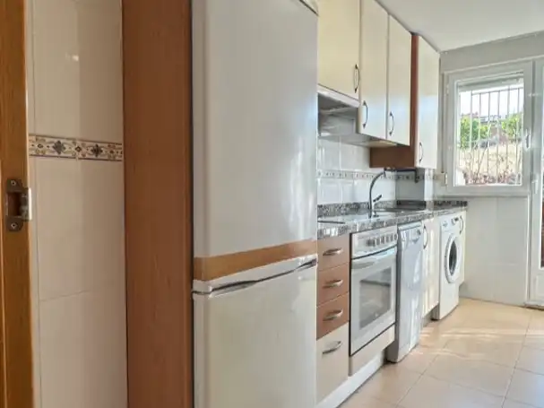Flat for sale in Calle Jerónimo Münzer, 2, La Platina- Hospital - Campus Kitchen of Flat for sale in Salamanca Capital with Balcony