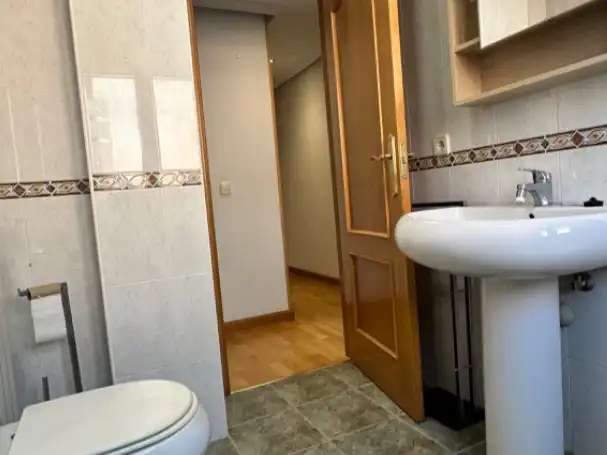 Flat for sale in Calle Jerónimo Münzer, 2, La Platina- Hospital - Campus Bathroom of Flat for sale in Salamanca Capital with Balcony