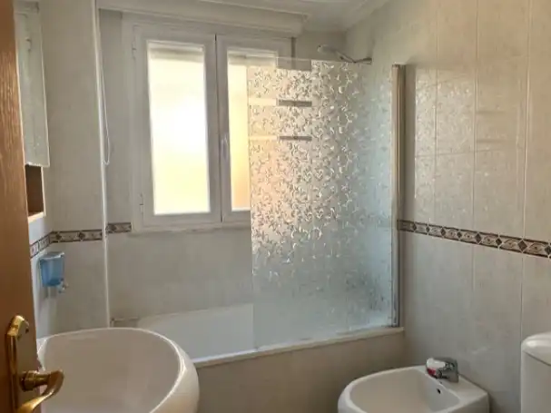 Flat for sale in Calle Jerónimo Münzer, 2, La Platina- Hospital - Campus Bathroom of Flat for sale in Salamanca Capital with Balcony