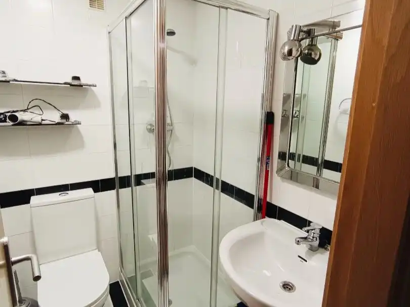 Flat for rent in Calle Condes de Berberana, 10, Universidad - Las Huelgas Bathroom of Flat for rent in Burgos with Heating, Parquet flooring and Storage room