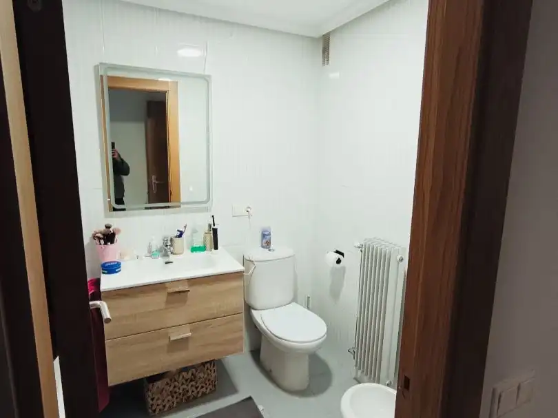 Flat for rent in Calle Condes de Berberana, 10, Universidad - Las Huelgas Bathroom of Flat for rent in Burgos with Heating, Parquet flooring and Storage room