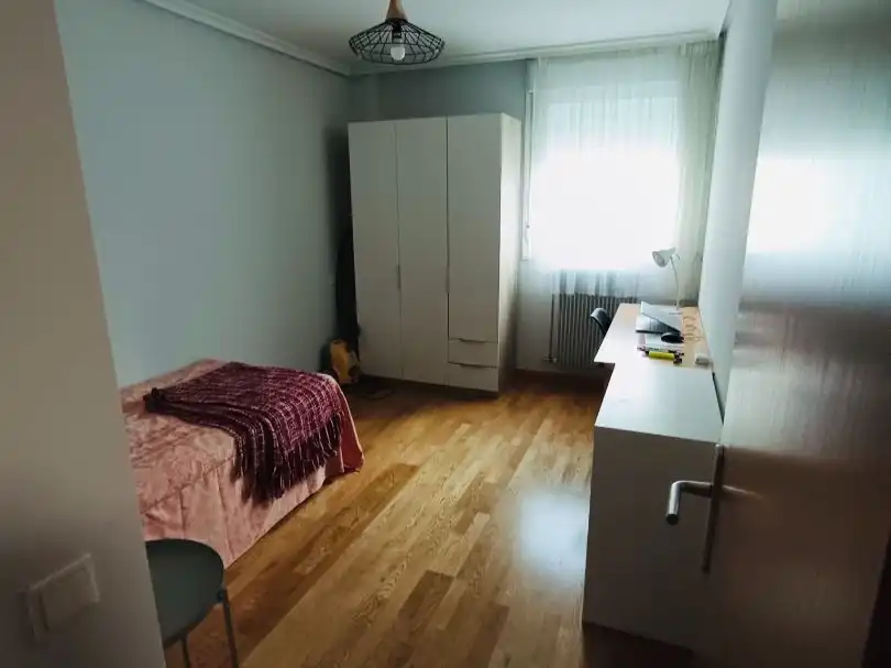 Flat for rent in Calle Condes de Berberana, 10, Universidad - Las Huelgas Bedroom of Flat for rent in Burgos with Heating, Parquet flooring and Storage room