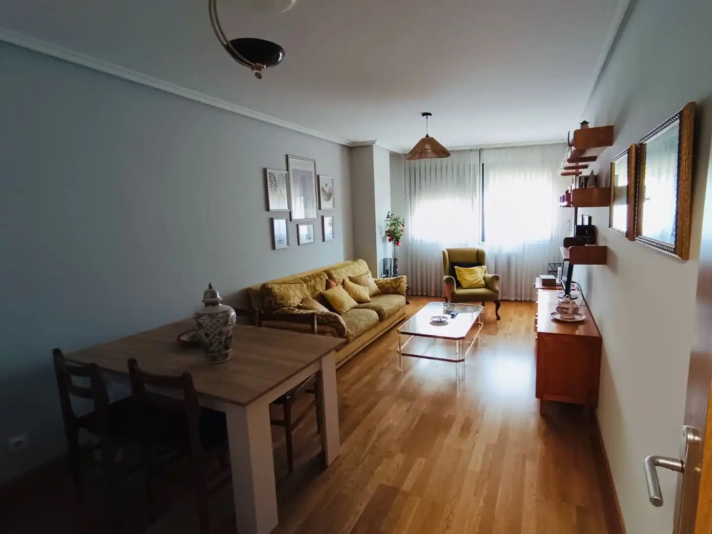Flat for rent in Calle Condes de Berberana, 10, Universidad - Las Huelgas Living room of Flat for rent in Burgos with Heating, Parquet flooring and Storage room