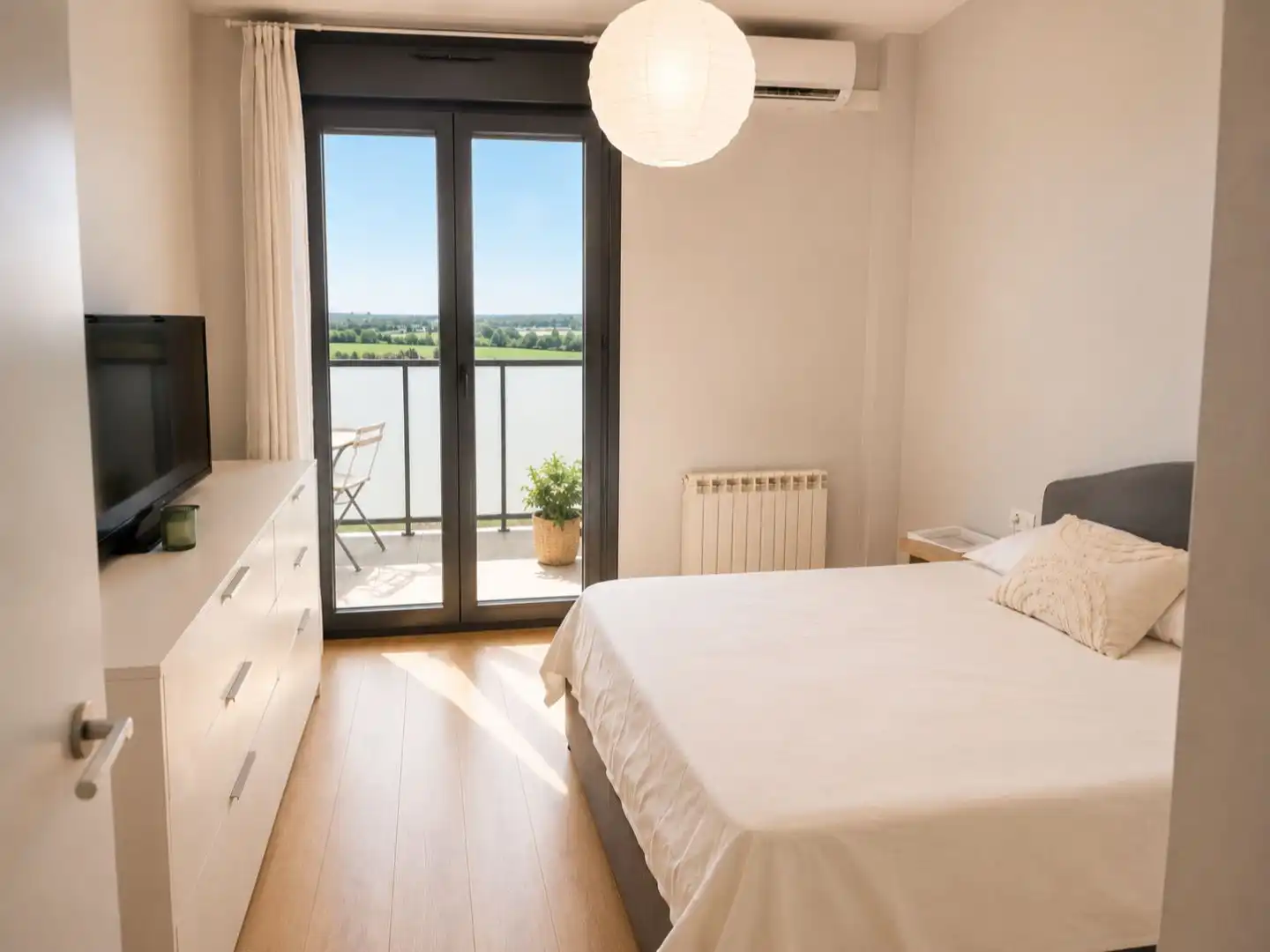 Wohnung zum Verkauf in Carrer de L'enginyer Santi Companys, 56, Cappont Schlafzimmer von Wohnung zum Verkauf in Lleida Capital mit Klimaanlage, Schwimmbad und Balkon