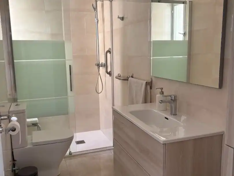 Piso en venta en Avenida Doctor Sánchez Moreno, 55, La Mamola Baño de Piso en venta en Polopos con Aire acondicionado, Calefacción y Terraza