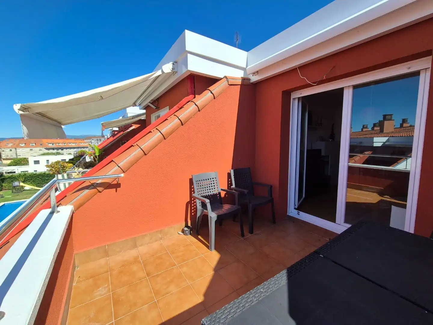 Ático en venta en Travesía Da Xalda, 20, O Carril Terraza de Ático en venta en Vilagarcía de Arousa con Terraza, Piscina y Balcón
