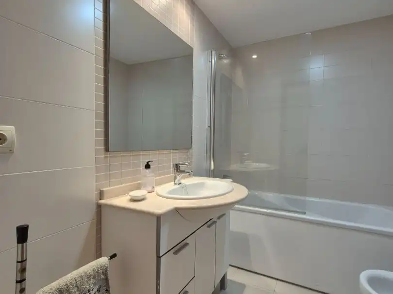 Ático en venta en Travesía Da Xalda, 20, O Carril Baño de Ático en venta en Vilagarcía de Arousa con Terraza, Piscina y Balcón