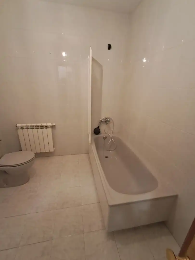 Flat for sale in Rua Serra Gañidoira, 62, A Milagrosa Bathroom of Flat for sale in Lugo with Heating, Parquet flooring and Storage room