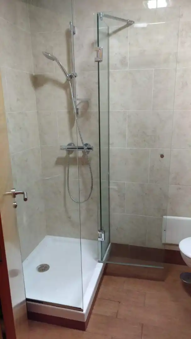 Apartments for rent in PO-551, 84, Coiro Bathroom of Apartments for rent in Cangas with Heating, Furnished and Oven