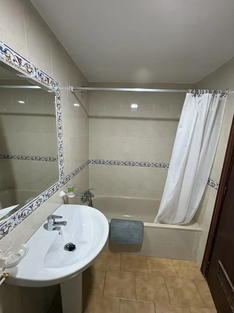 Room in Avenida Jose María Alcaraz y Alenda, 8, Valdepasillas - La Paz - Huerta Rosales Room in Avenida Jose María Alcaraz y Alenda, 8, Valdepasillas - La Paz - Huerta Rosales