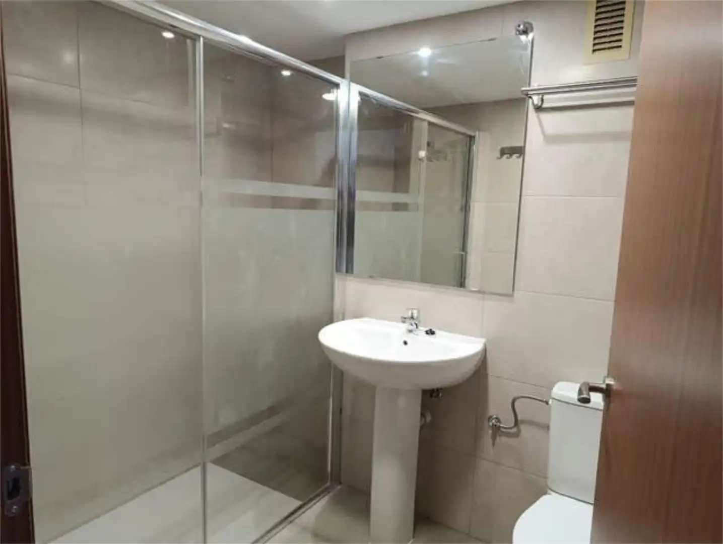 Flat for rent in San José Alto Bathroom of Flat for rent in Zaragoza with Heating, Private garden and Terrace