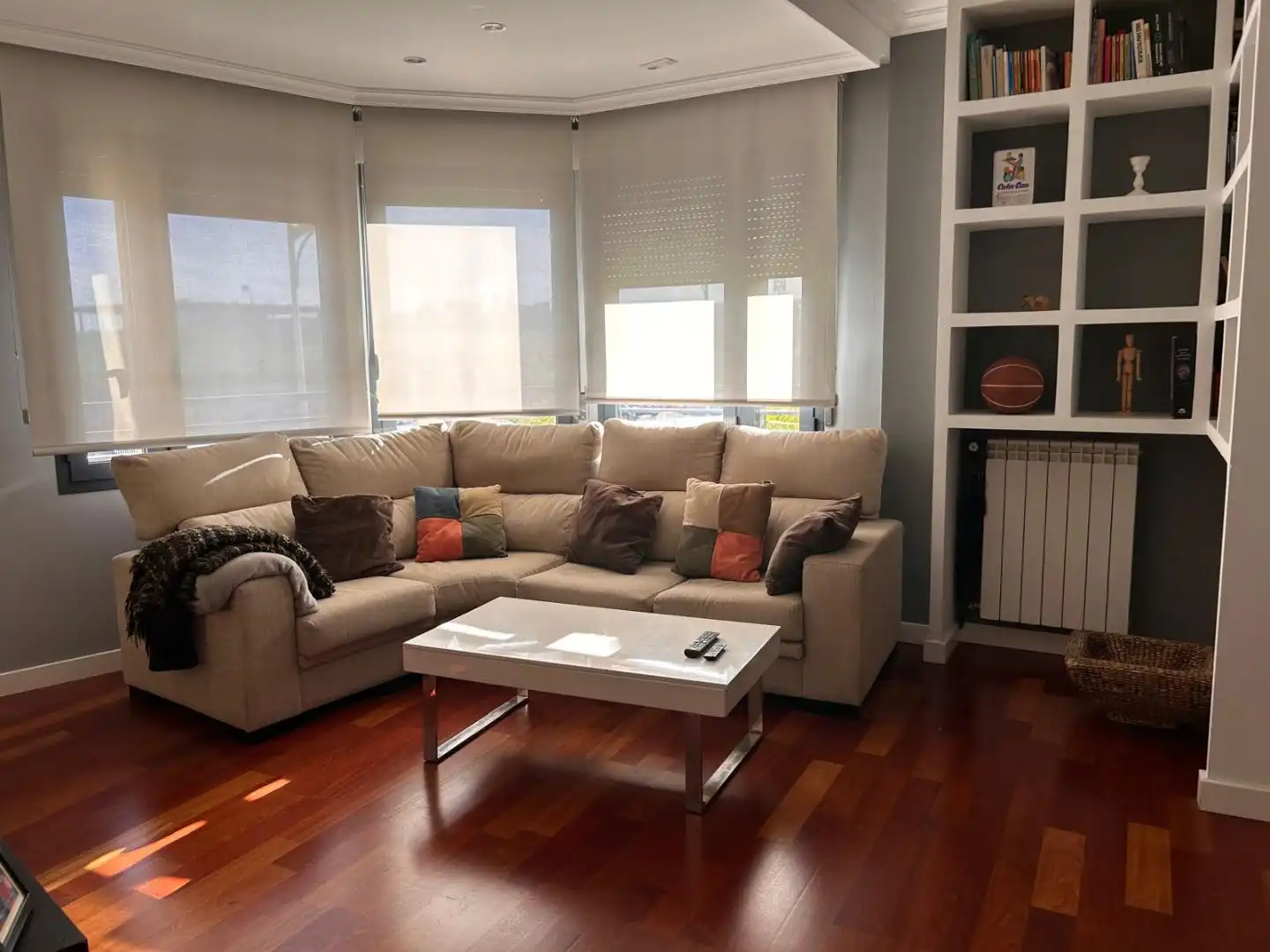 Piso de alquiler en Paseo de los Estudiantes, 1, Alto de los Molinos Sala de estar de Piso de alquiler en Albacete con Calefacción, Parquet y Amueblado