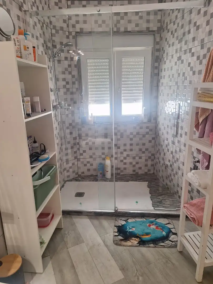 Piso en venta en Calle Cañutos, 11, Coín Baño de Piso en venta en Coín con Terraza, Amueblado y Horno